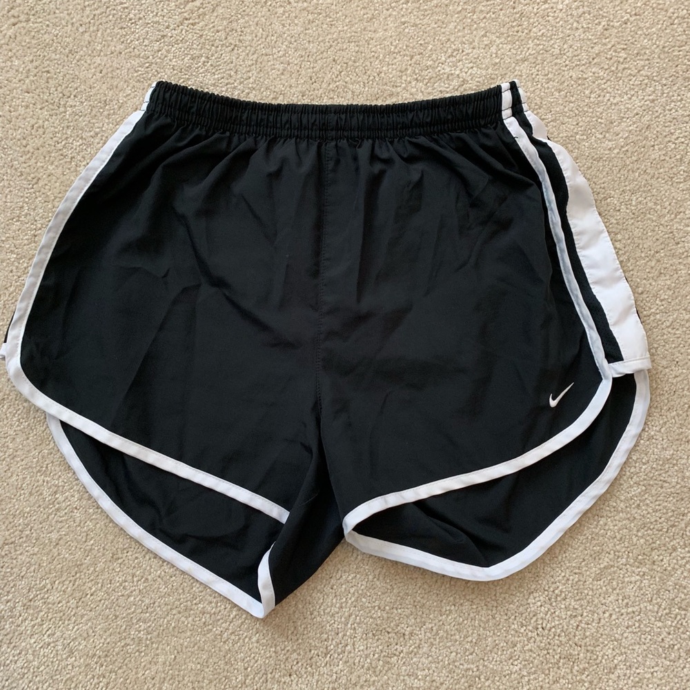 Women Nike tempo dry fit running short - small